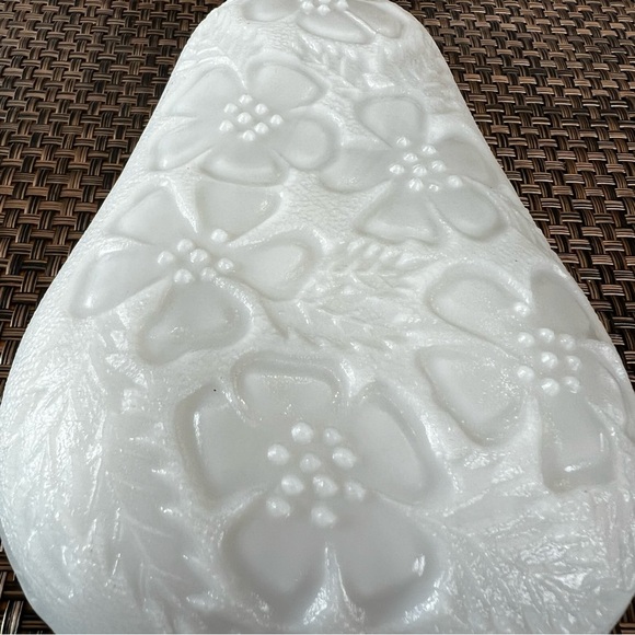 Vintage Pear Shape Milk Glass Dish - Picture 5 of 6